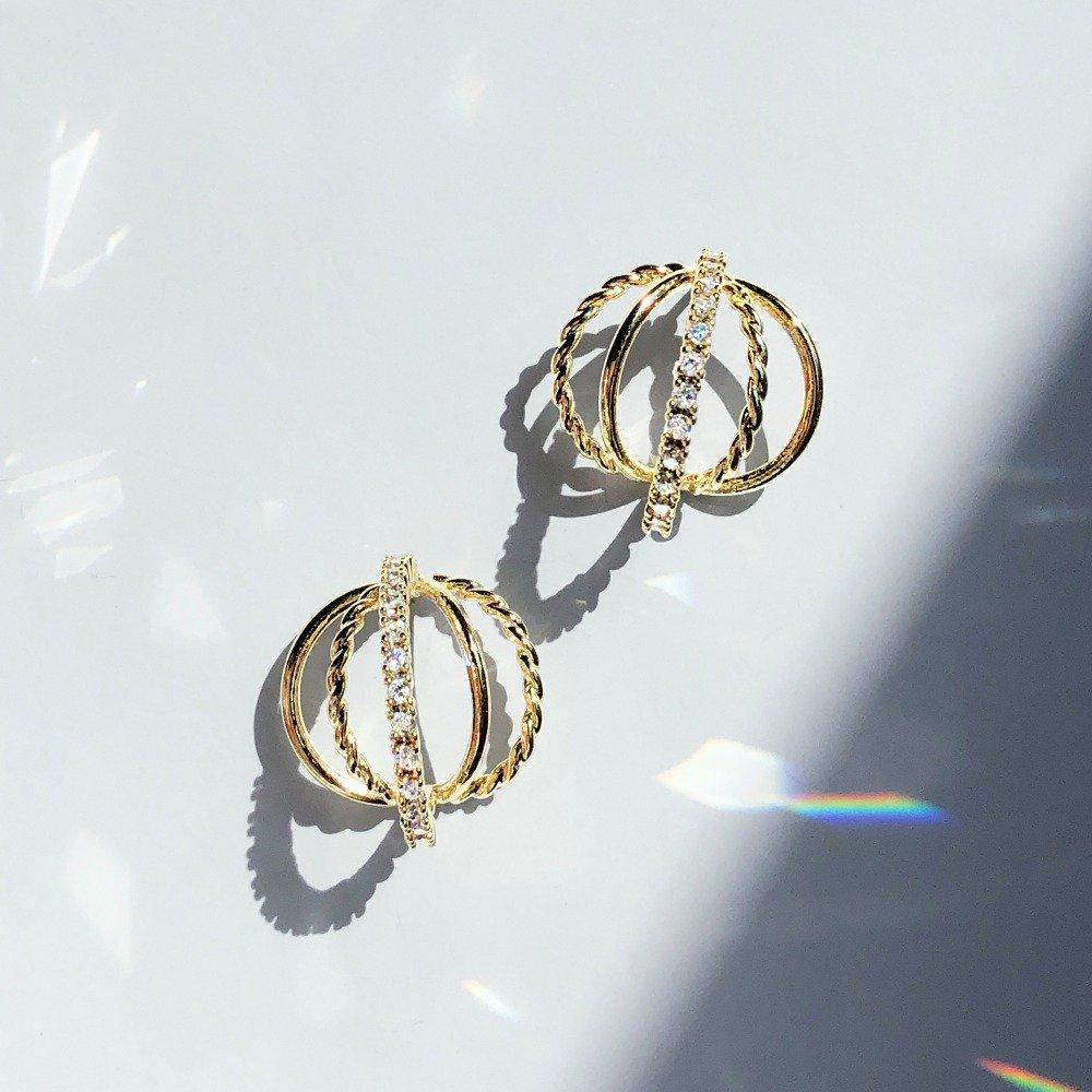 [Celebrity Wear] Gold Lady Earrings/Earrings W