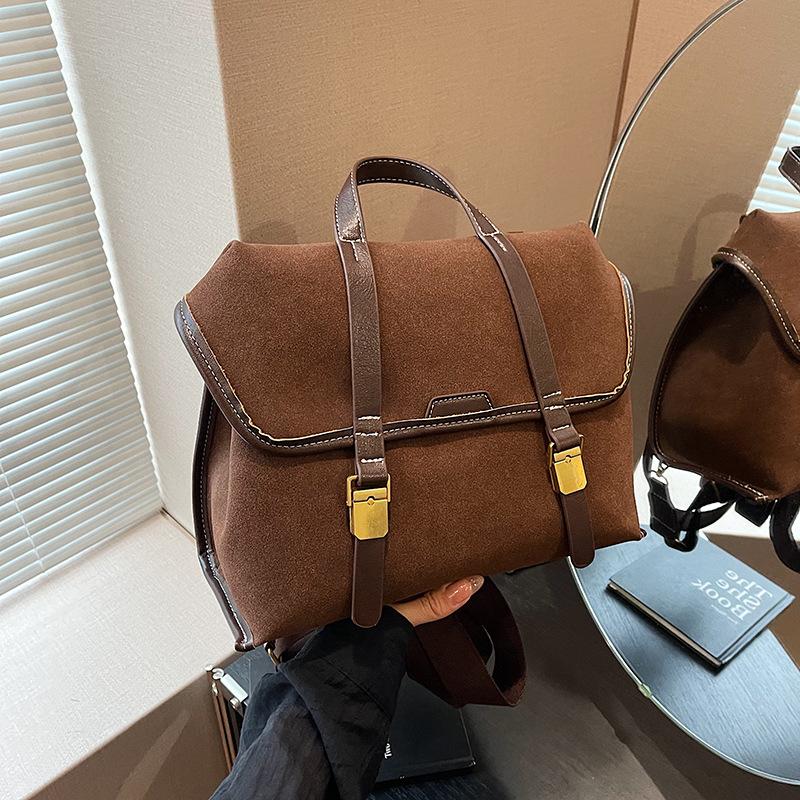 

Niche backpack bag women s autumn and winter 2024 new trendy matte retro portable briefcase large capacity bag