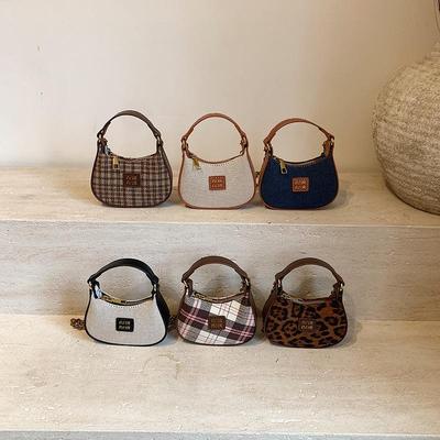 Bolsa Transversal Mini Xadrez Retrô para Crianças e Pais - Edição Outono/Inverno com Porta-Moedas para Batom