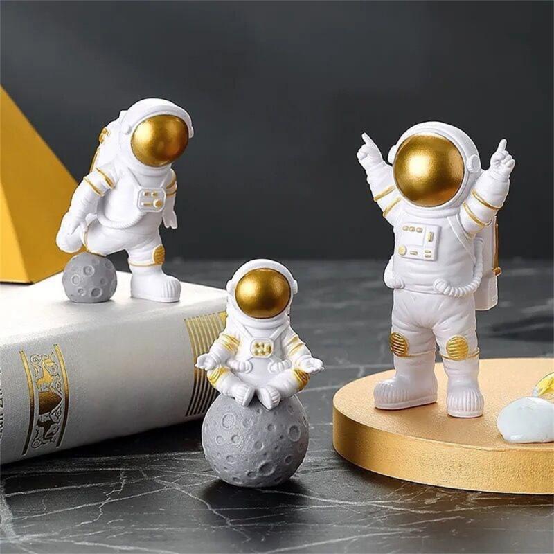 3pcs/set Astronaut Model Nordic Style Car Decorations Figure Statue Spaceman Desktop Decor Kids Birthday Gifts Home Decoration