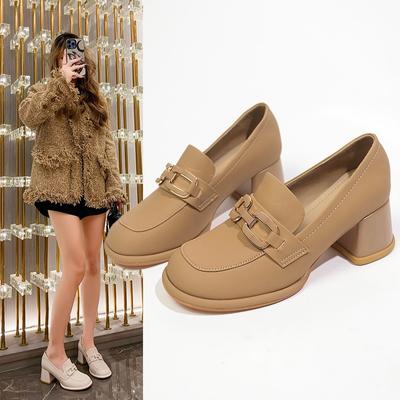 2024 Retro Nuevo Estilo Británico para Mujer Redondo Color Sólido Punta Slip-on Boca Baja Decorado con Metal Tacones Altos de Suela Gruesa