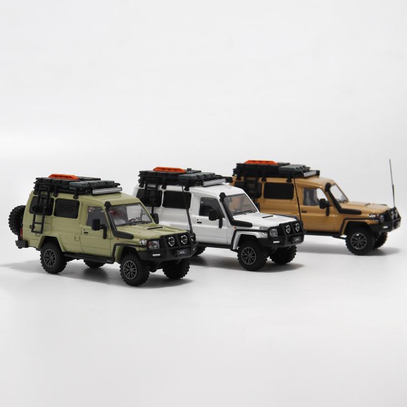 Toyota Land Cruiser LC78 1:64 Land cruiser J70 personnel carrier diecast alloy car model, collection ornament, adult decoration.