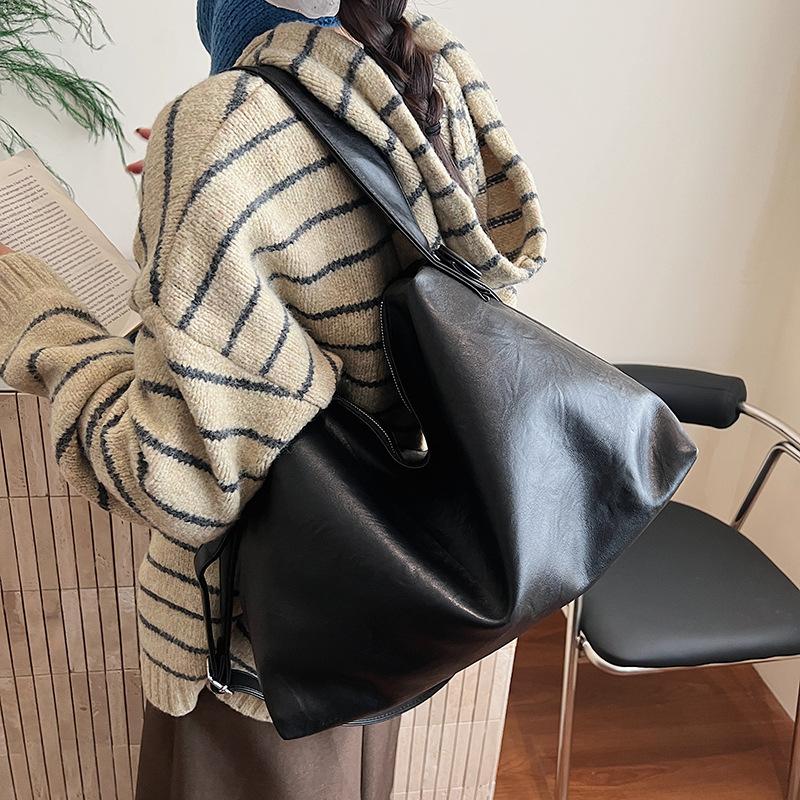 Commuter retro large-capacity bag women's 2025 new autumn and winter versatile messenger bag going out to work shoulder tote bag
