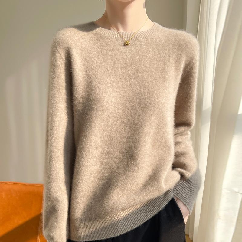 Útulný dámský pletený pulovr svetr s kulatým výstřihem a dlouhým rukávem