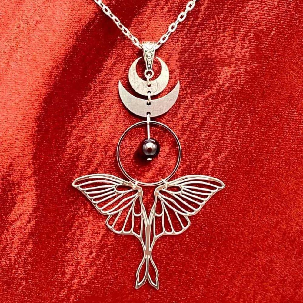 Boho Charm Hollowed-out Moth Moon Phase Black Crystal Beads Pendant Necklace for Women Halloween Stainless Steel Magic Jewelry