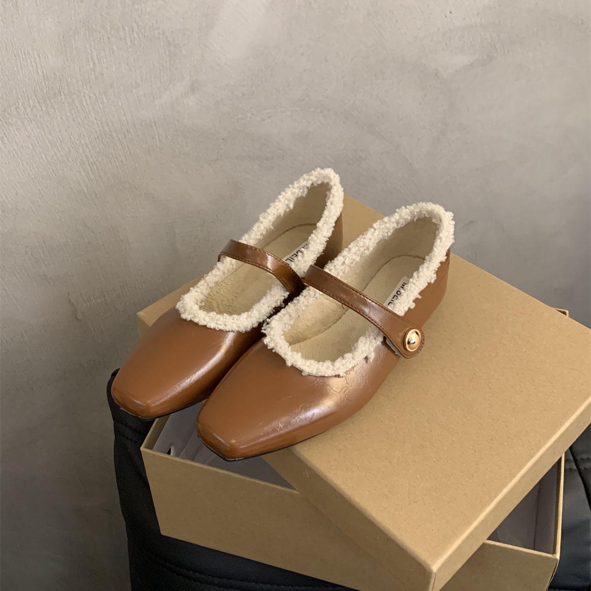 

French evening wind retro square head shallow mouth single shoes women s winter 2025 new Korean version temperament flat bottom velvet Mary Jane shoes 39 коричневый