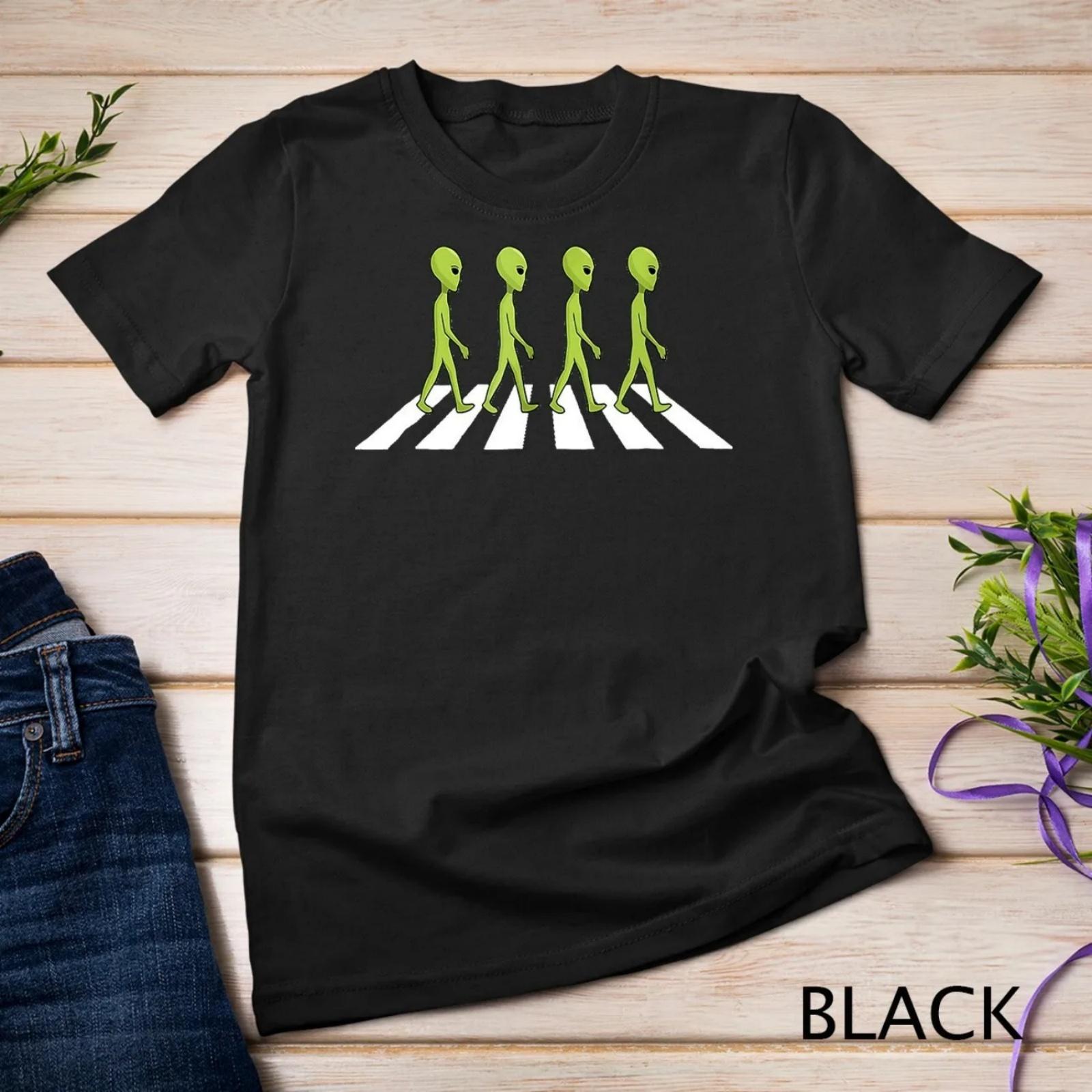 Смешная футболка с принтом Инопланетяне переходят дорогу подарок T-shirt S