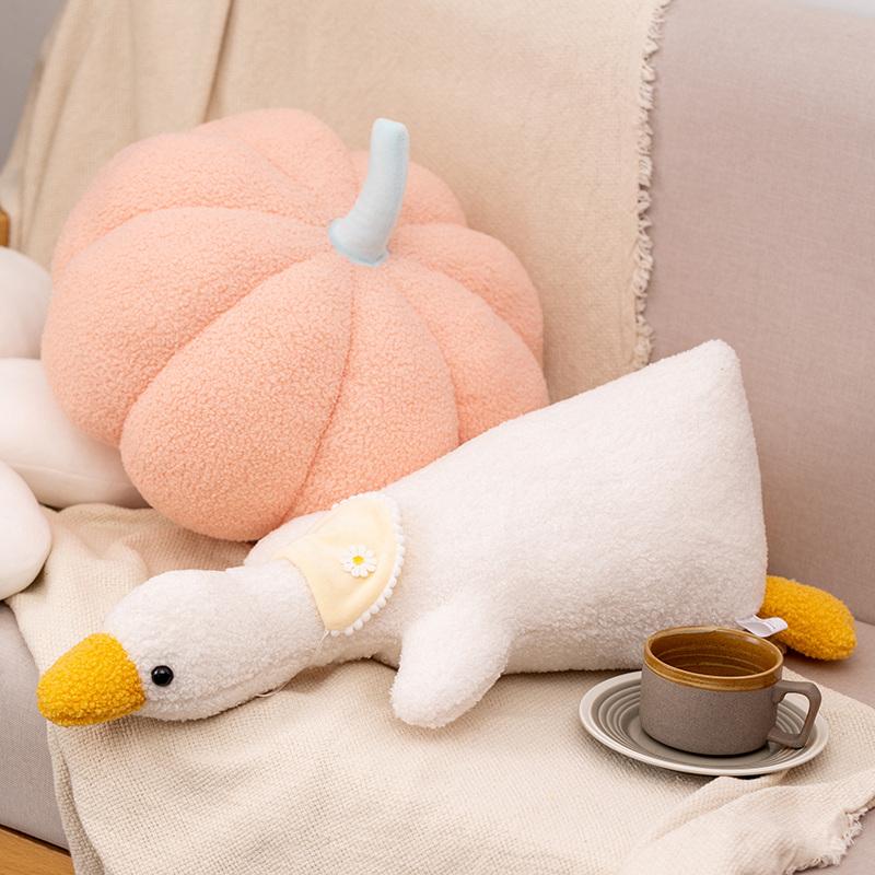 Girly Home Decor Pink Pumpkin Plush Toy Soft Stuffed Pumpkin Goose Plushies Lovely Throw Pillow Gifts for Children Girl Sofa
