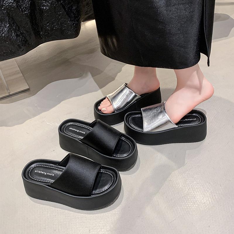 Summer 2025 thick-soled outer wear casual new one-word heightening women's shoes slippers cool slippers women