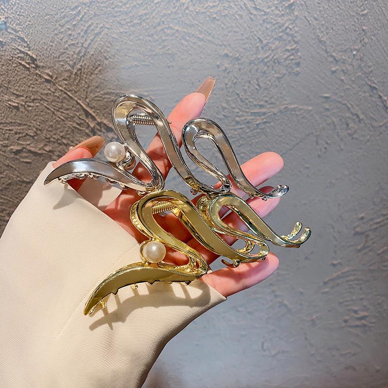 Trendy Metallic Pearl Shark Clip - Large Size, Versatile Hair Accessory