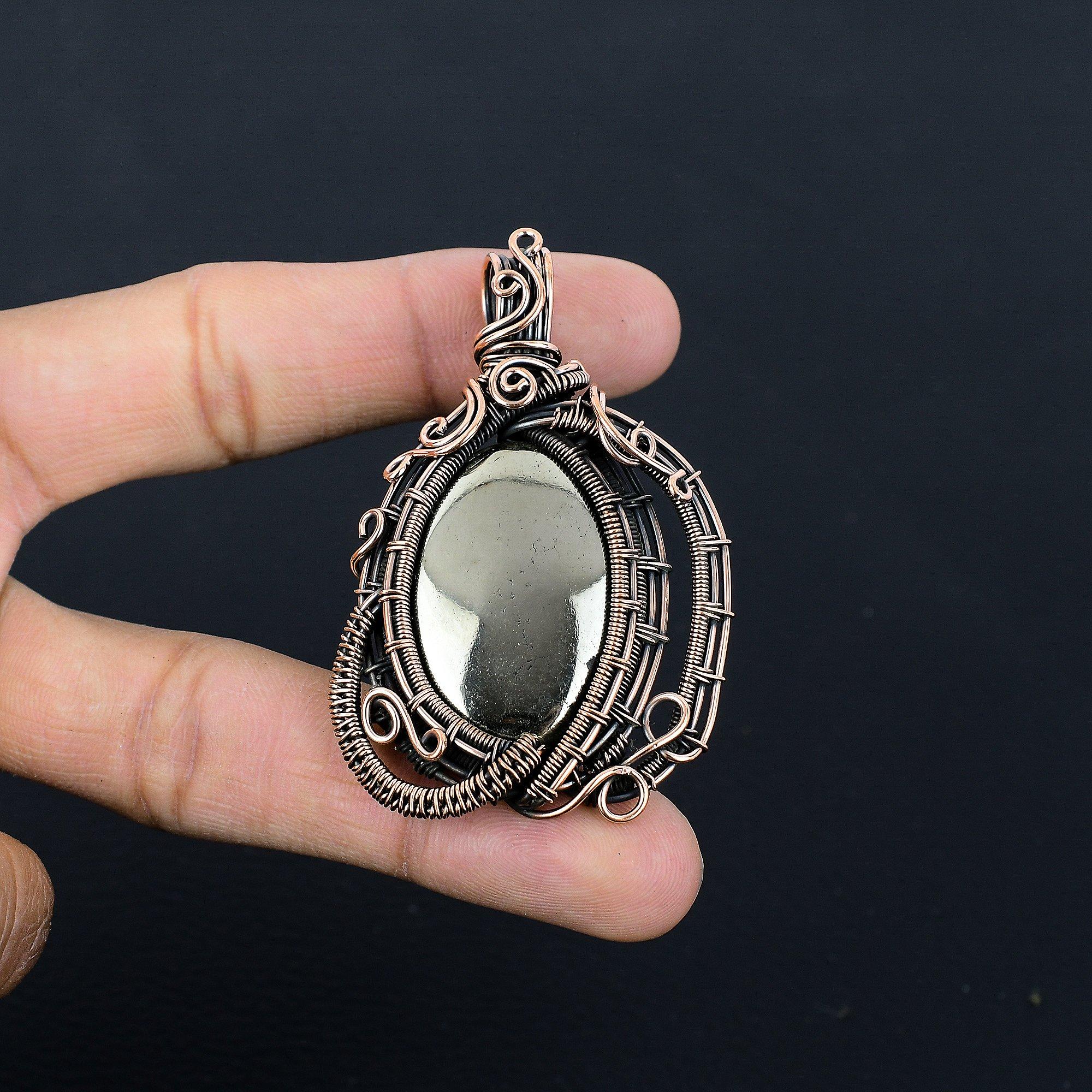 

Золотой кулон из пирита апачей, украшение, обернутое медной проволокой 999 пробы, кулон с драгоценным камнем, подарок для нее, изящное украшение ручной работы 2.55 Inches