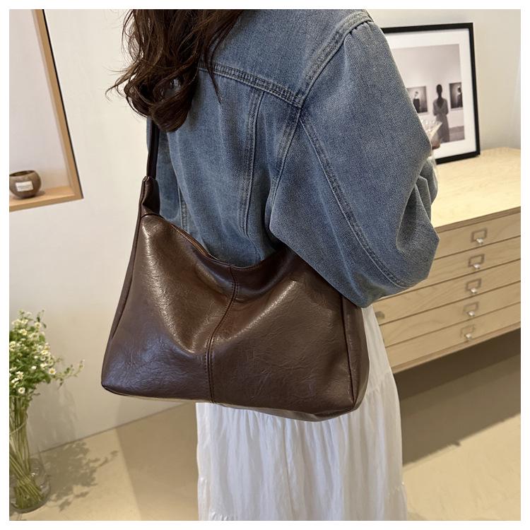 Women's Large Capacity Tote Bag: Fashionable, Casual, and Functional Shoulder Messenger for Work and Commute CLE