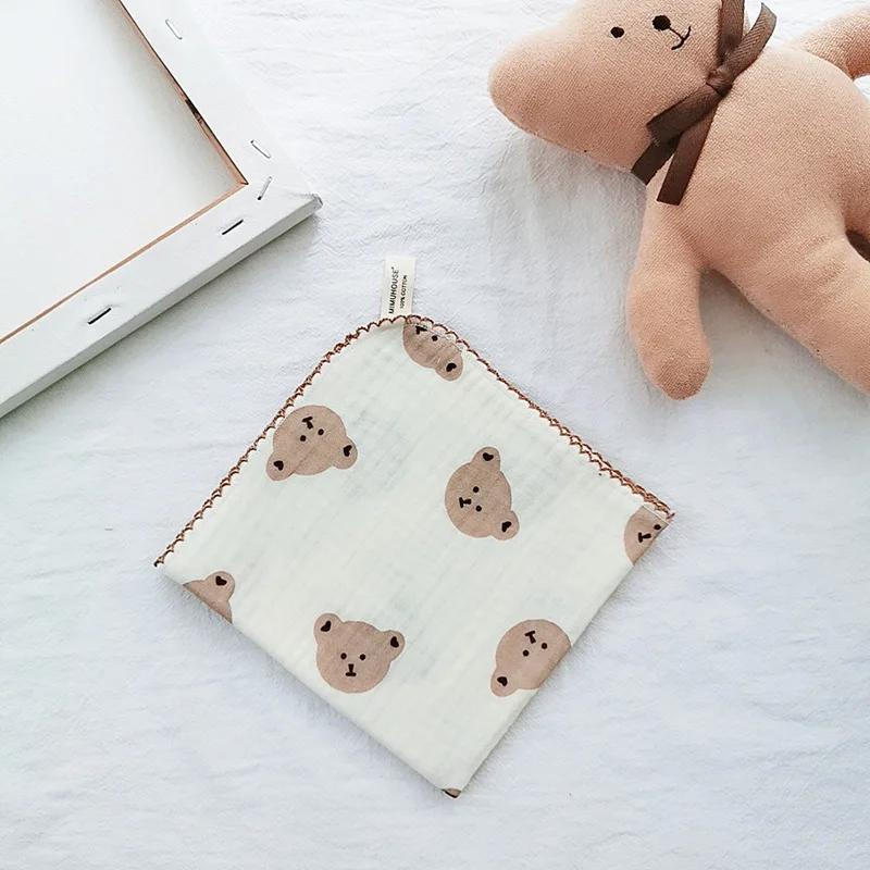 Baumwoll-Baby-Gesichtshandtuch Neugeborene Babyartikel 4-lagiges Musselin-Babylätzchen Taschentuch Weiches Speicheltuch Dreieckiges Füttern Spucktücher