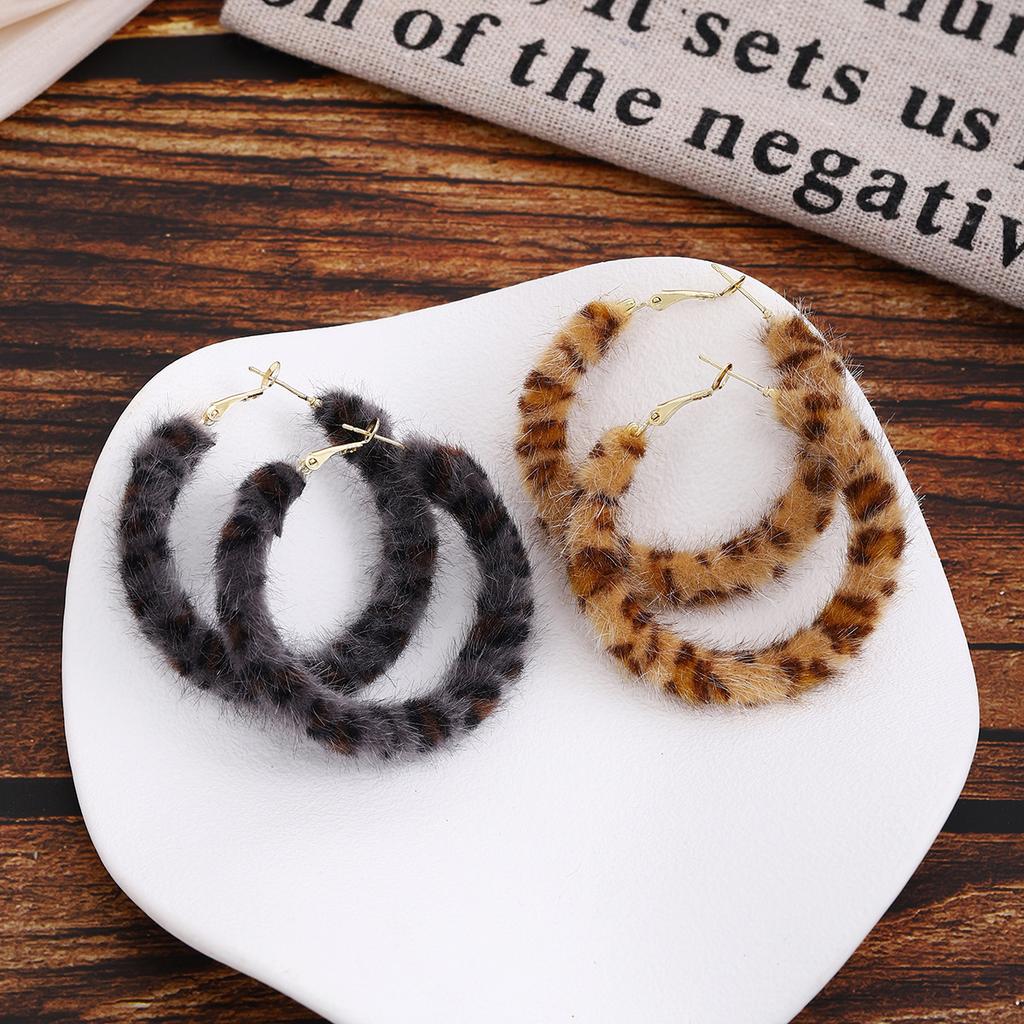 Autumn And Winter Maillard Flocking Simple Earrings, Hong Kong Style Leopard Print Light Luxury High-End Feeling Showing Small Temperament Earrings