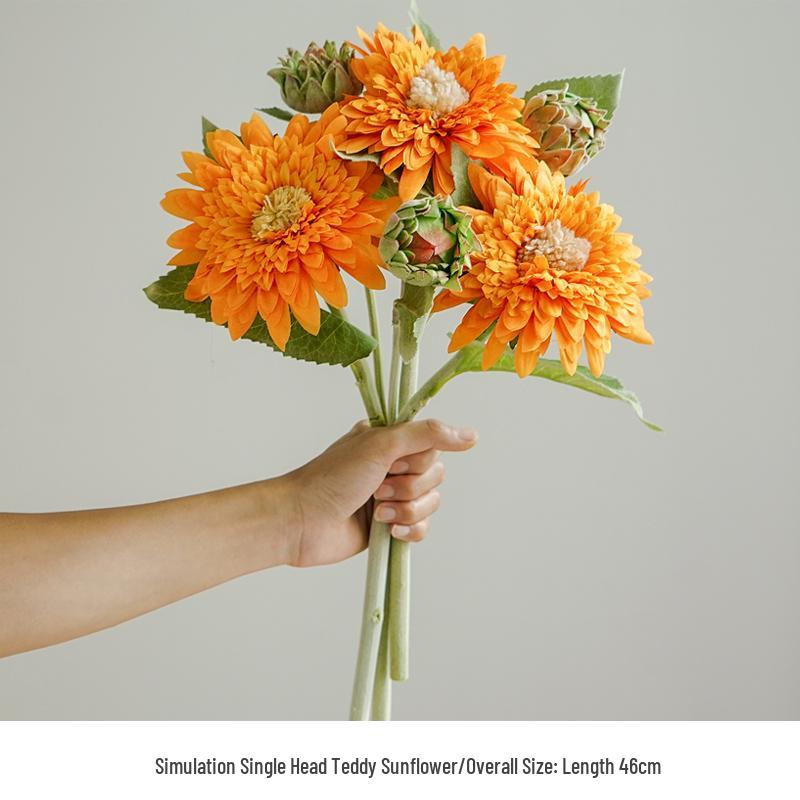 Композиция из искусственных шелковых подсолнухов для декора гостиной или обеденного стола