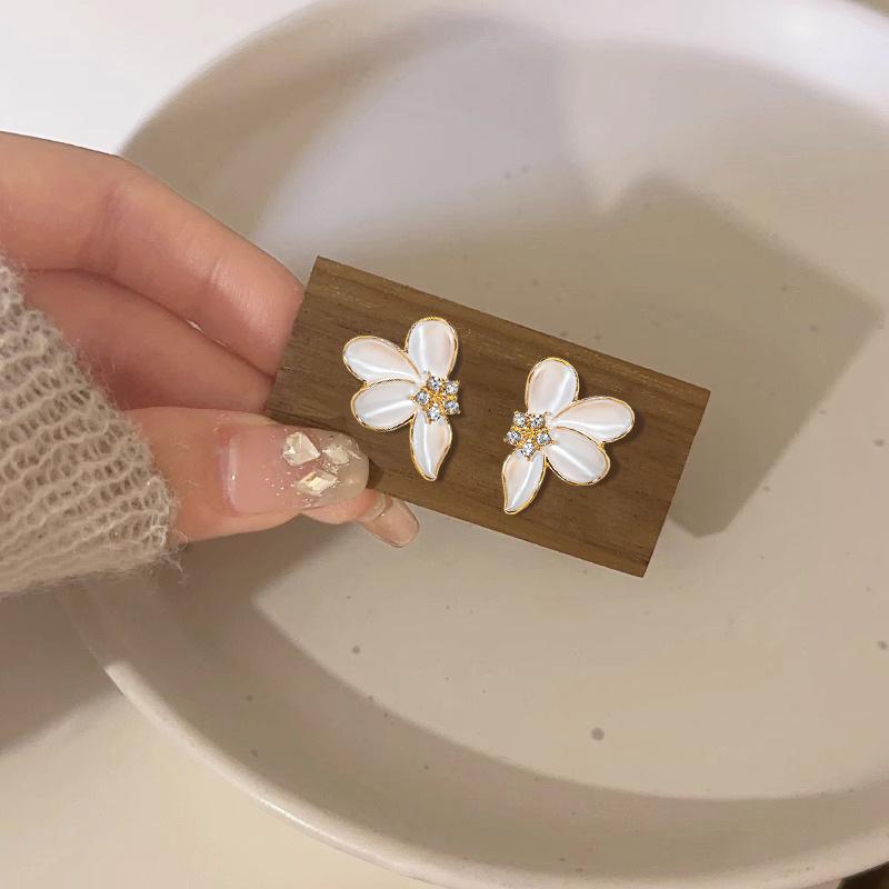 Silver Needle Dripping Oil Diamond Flower Earrings, Retro Hong Kong Style, High-End, Versatile Fashion Studs