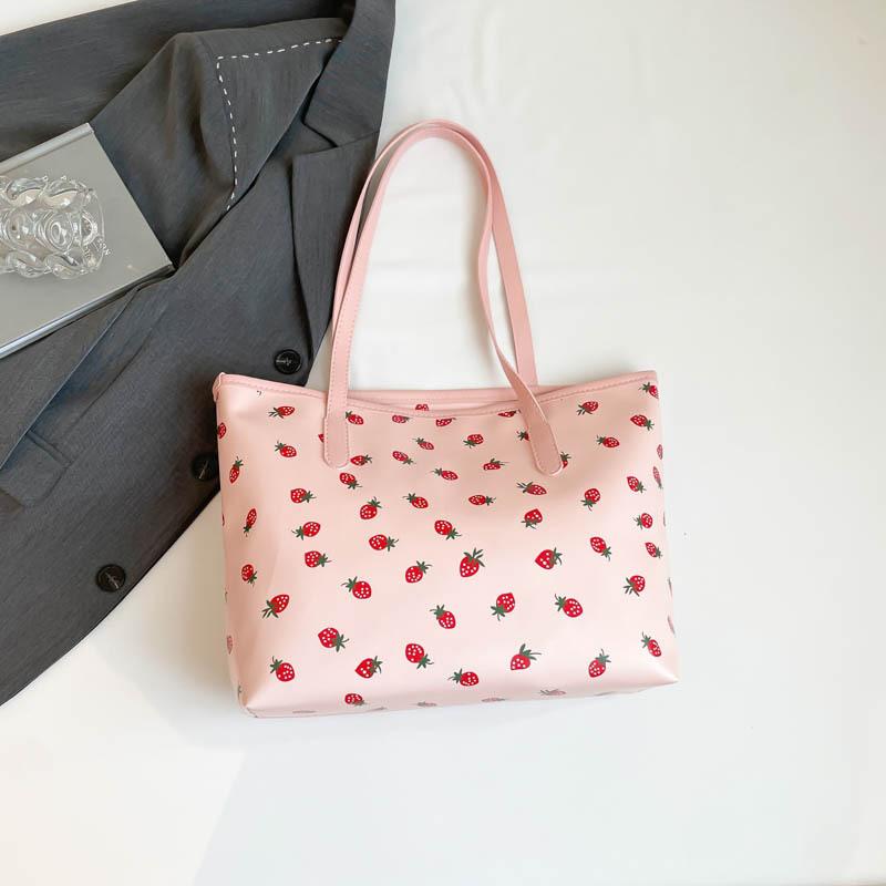 

The new beautiful and fresh summer popular versatile large-capacity students commute to class versatile portable shoulder armpit bag земляничный