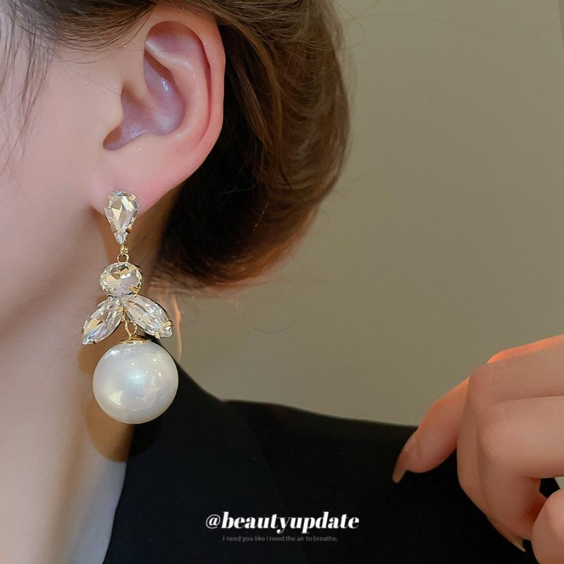 Silver needle with diamonds, fringed pearl earrings, retro temperament earrings, women's personality simple earrings, light luxury and high-end sense