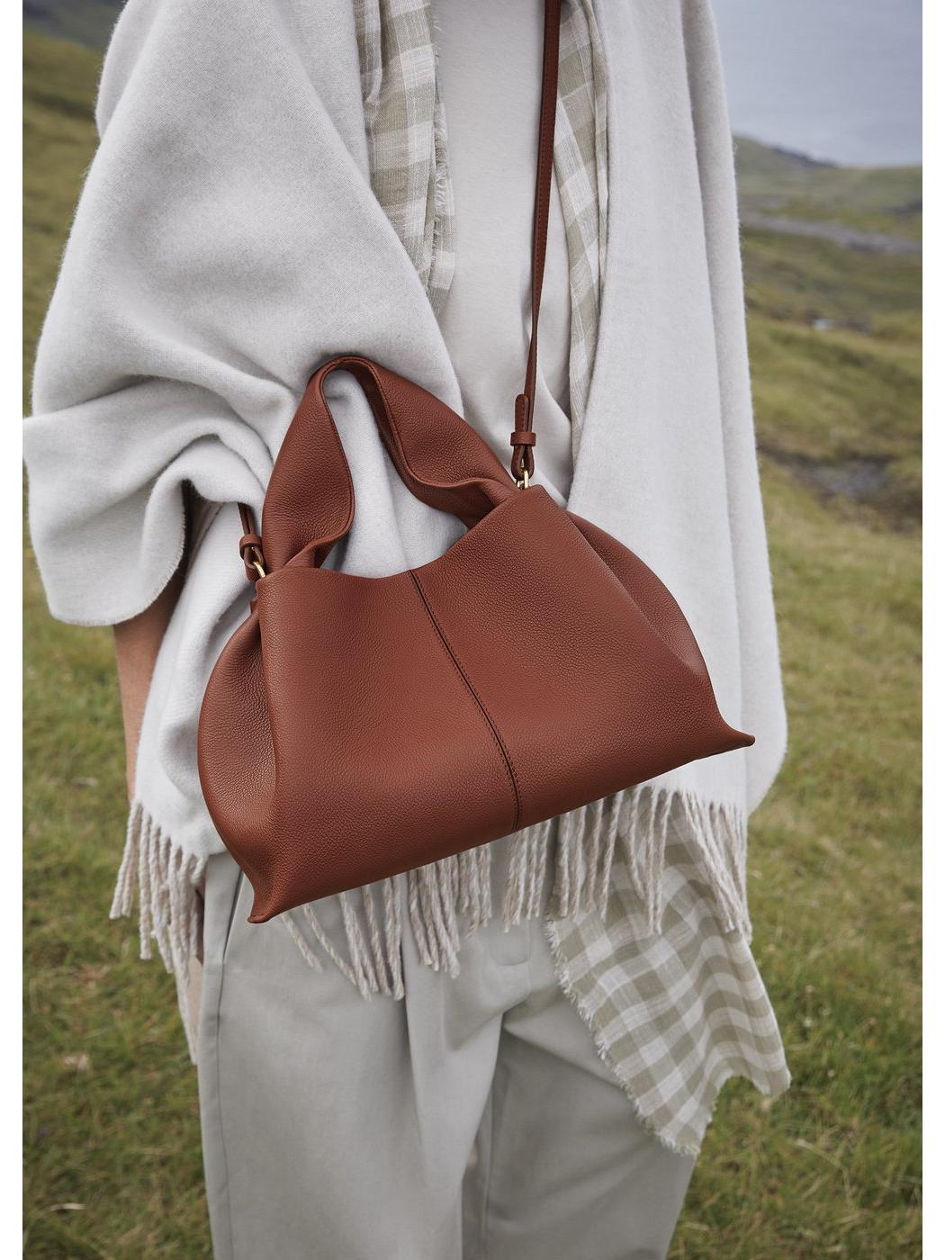 

Французская POEIVE Сумка-облако из натуральной кожи - Женская модная сумка-пельмень, стиль кроссбоди или на плечо Large: 32*16*19cm (885g)