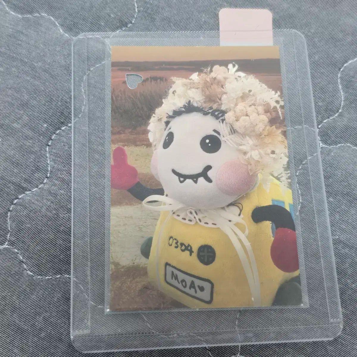 

[USED] TOMORROW X TOGETHER (TXT) MOA Stick TXT Penlight Bus Photocard Trading Card