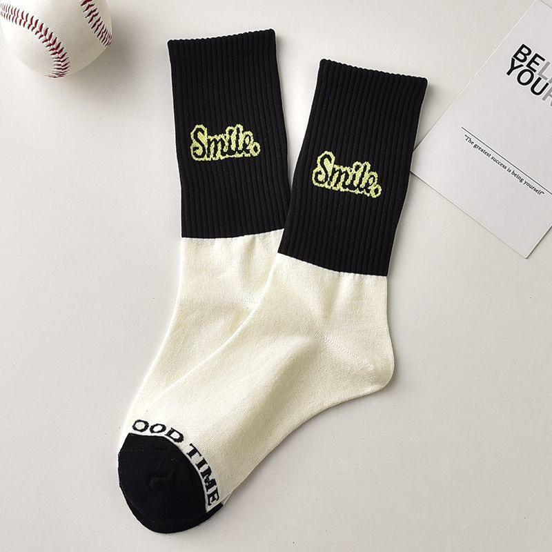 2023 Black & White Smiley Face Mid-Tube Socks - Unisex Autumn/Winter High Waist Sports Wear