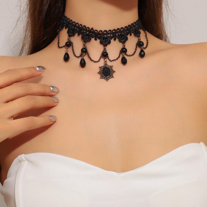 Vintage Lace Necklace Female, Personalized Exaggerated Black Crystal Collarbone Chain Lace Necklace Collar