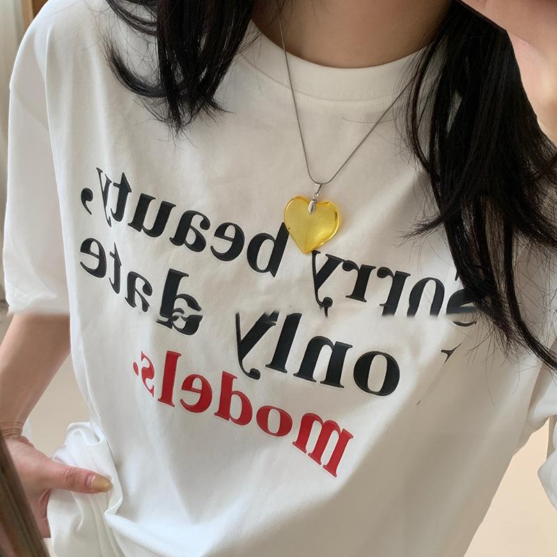 Halsband med hänge i titanstål och harts, kärlek, ins, enkel nyckelbenskedja, nisch, temperament, mångsidiga smycken, kvinnor