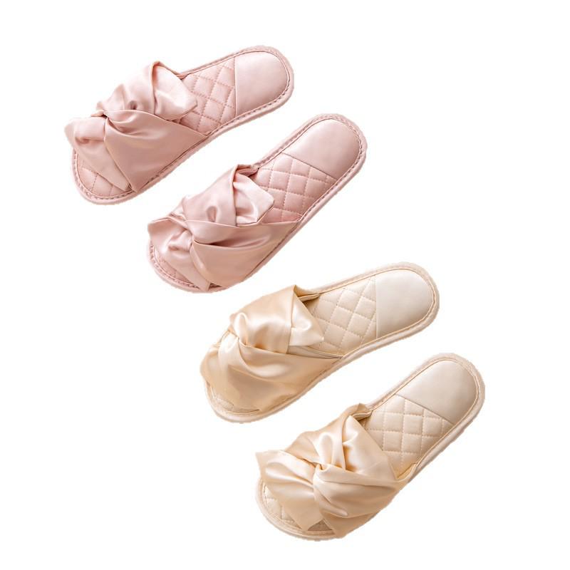 Luksusowe Czerwone Kapcie Ślubne dla Par - Elegancki Zestaw Szlafroka Porannego na Wyjątkowy Dzień Nowożeńców