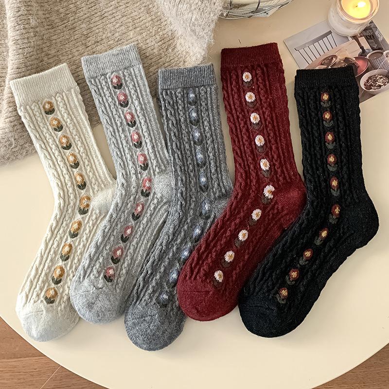 Socks Medium Tube Socks Season Retro Twist Pattern Wool Socks Piled And Thickened To Keep Warm Cute Flower Stockings Women