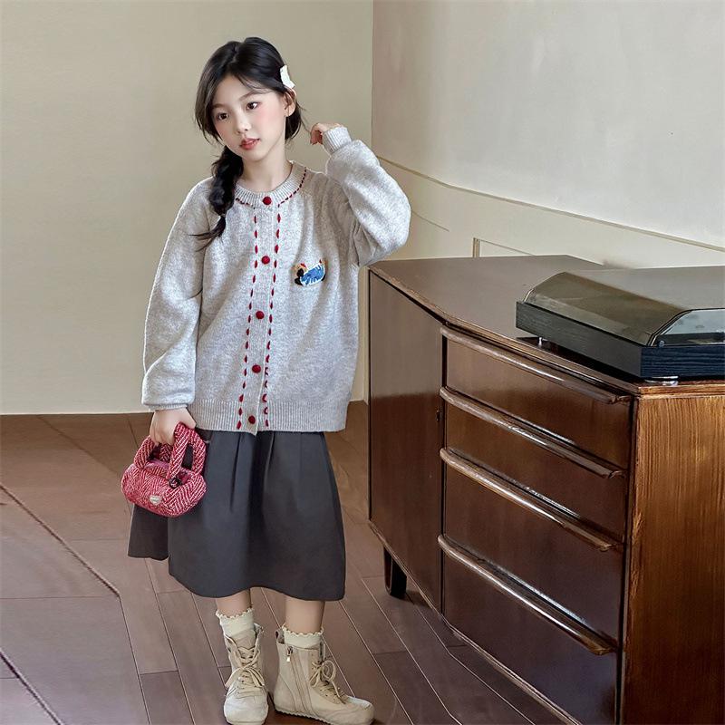 Autumn 2025 Girls' Knit Cardigan: Stylish Korean Fashion Sweater for Big Kids