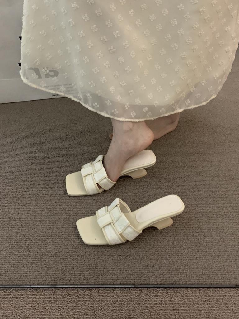 Niche thick heel high sense naked apricot temperament high heel sandals women's summer 2025 new French skirt evening cool slippers