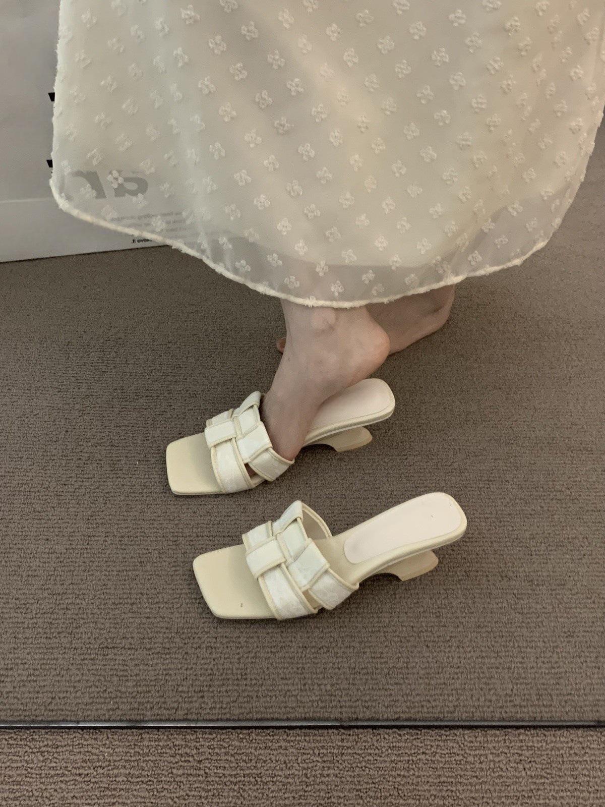 

Niche thick heel high sense naked apricot temperament high heel sandals women s summer 2025 new French skirt evening cool slippers 35