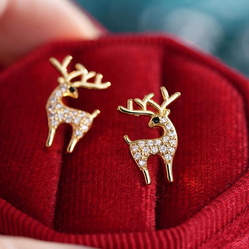 Simple and cute deer stud earrings for women, elk Christmas ornaments, Christmas style Korean version of new earrings