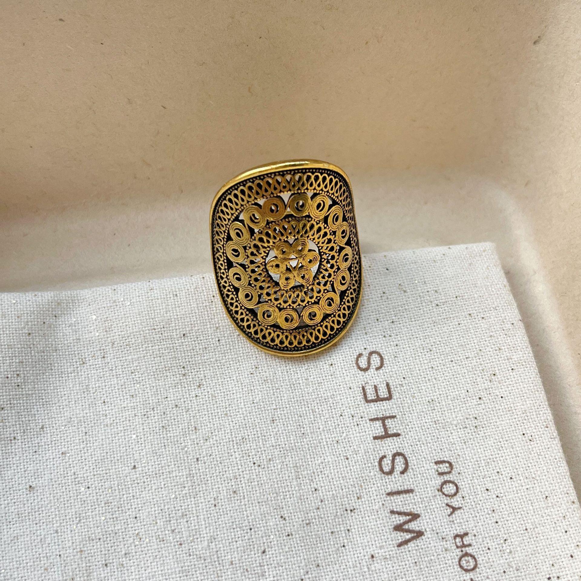 

Retro hollow pattern ring, women s new light luxury high-end ethnic style, versatile fashion personality, open index finger ring