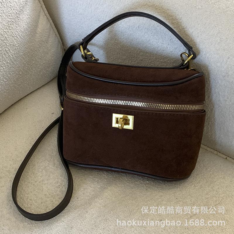Fashion niche design handbag bag 2025 new retro matte versatile women's messenger bag shoulder bucket bag