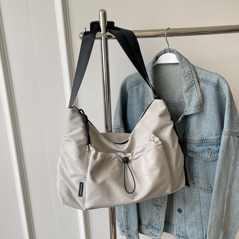 Large capacity pleated bag light and casual shoulder versatile messenger bag class commuter tote bag women