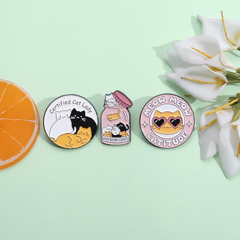 Custom Cartoon Cat Round Metal Badge for Clothes, Bags, or Brooches