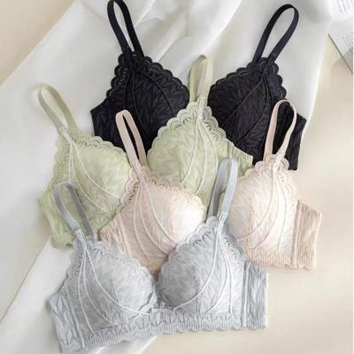 Lingerie Sottile in Pizzo Desiderio Puro - Reggiseno a Coppe Incrociate per Pettorali Piccoli