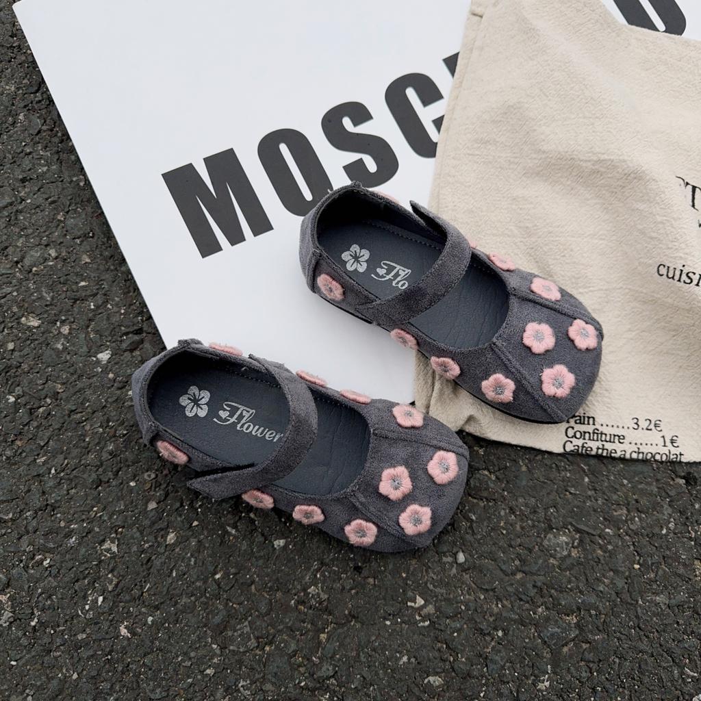 Kids Flat Shoes Embroidered Flowers Girls Casual Shoes Versatile Fashion 2025 Brand New Children Leather Shoes Round Soft Sole