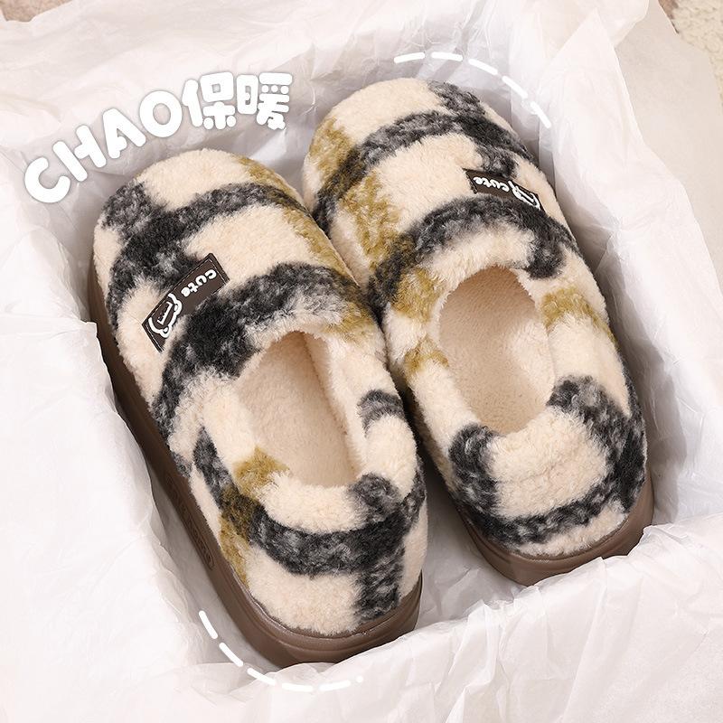 

Thick-soled cotton slippers plaid season warm and non-slip outer wear household cartoon wool slippers 44-45 чорний коричневого кольору