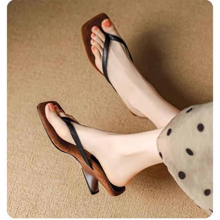 Französische quadratische Zehenpartie High Heels schlanker Absatz 2024 neue Sommermode Zehen-Flip-Flops Temperament Kitten und coole Pantoletten