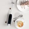 Elektrischer Milchaufschäumer, Küchengetränk, Schäumer, Mixer, Rührer, Kaffee, Cappuccino, Milchkännchen, Schneebesen, schaumige Mischung, Schneebesen