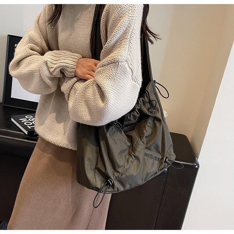 Fashion commuting large-capacity solid color tote bag women's spring and autumn new high-end textured shoulder messenger bag