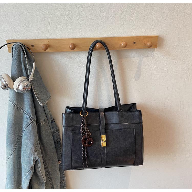 Premium Handbag Bag Women's 2025 New Contrasting Color Retro Shoulder Bag Commuting Large Capacity Underarm Tote Bag Tide