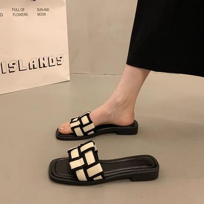Coole Hausschuhe Damen 2025 neu Sommer Super Feuer schön mit Rock flacher Boden Mode Strand am Meer Ein-Wort-Schlappen