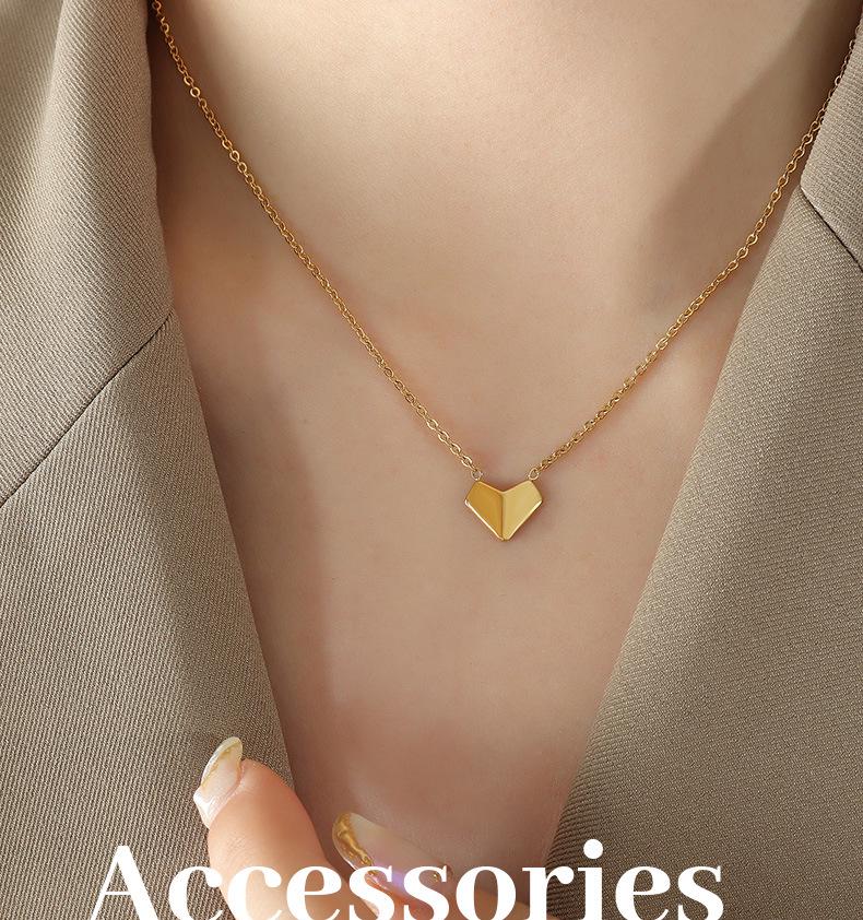 18k Gold-Plated Heart-Shaped Titanium Steel Clavicle Necklace - Handmade, Stylish, for Women