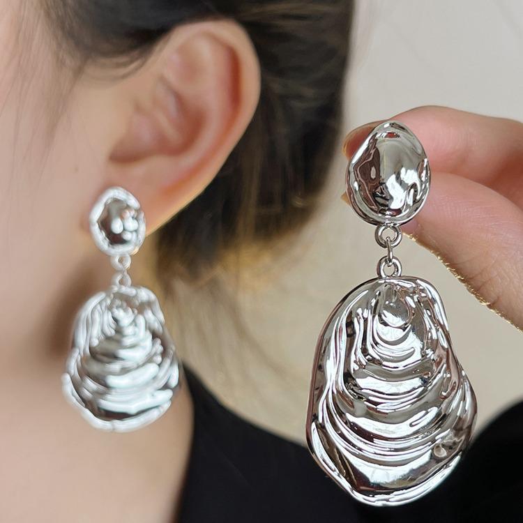 

Zhang Jiani-Style Ripple Stud Earrings: Textured Pleated French Luxury Design золотой