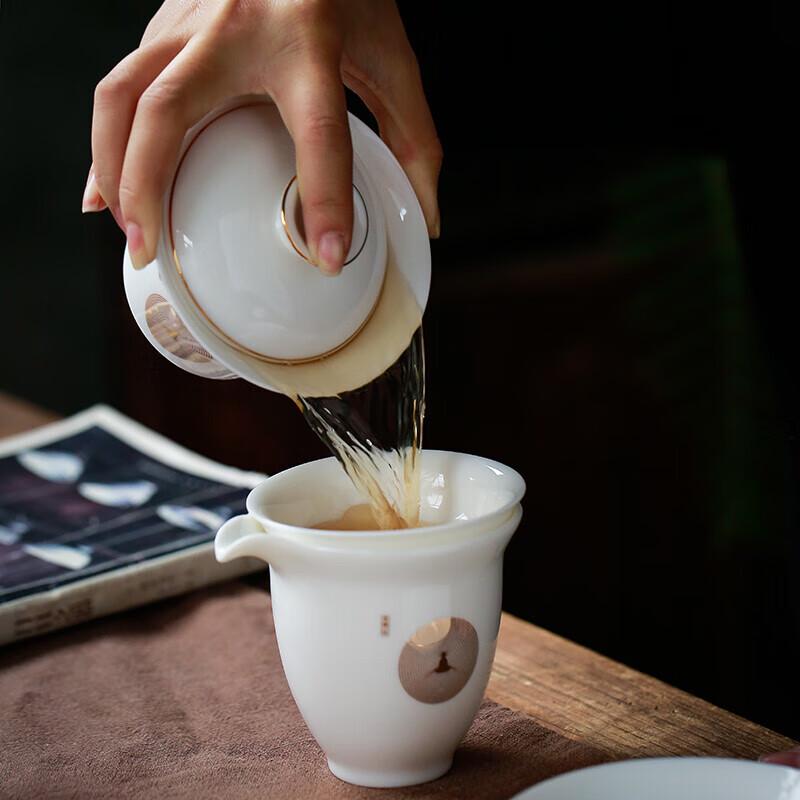 Chinese White Ceramic Kung Fu Tea Set with Gaiwan