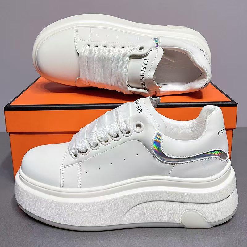 Studentenmode vielseitige Plateau weiße Schuhe Damen Herbst neu kleine Höhenerhöhung Sport und Freizeit Board Schuhe