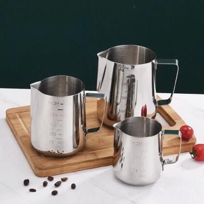 304 Edelstahl Milchaufschäumkännchen mit Skala Latte Art Tasse 350ML 550ML 900ML für Home Barista Kaffeezubereitung